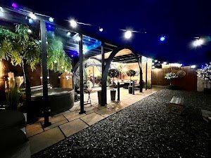 Hedgerow Luxury Glamping place picture