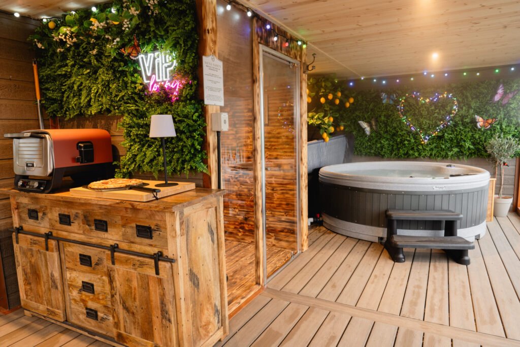 Bramble glamping pod with hot tub and sauna in yorkshire