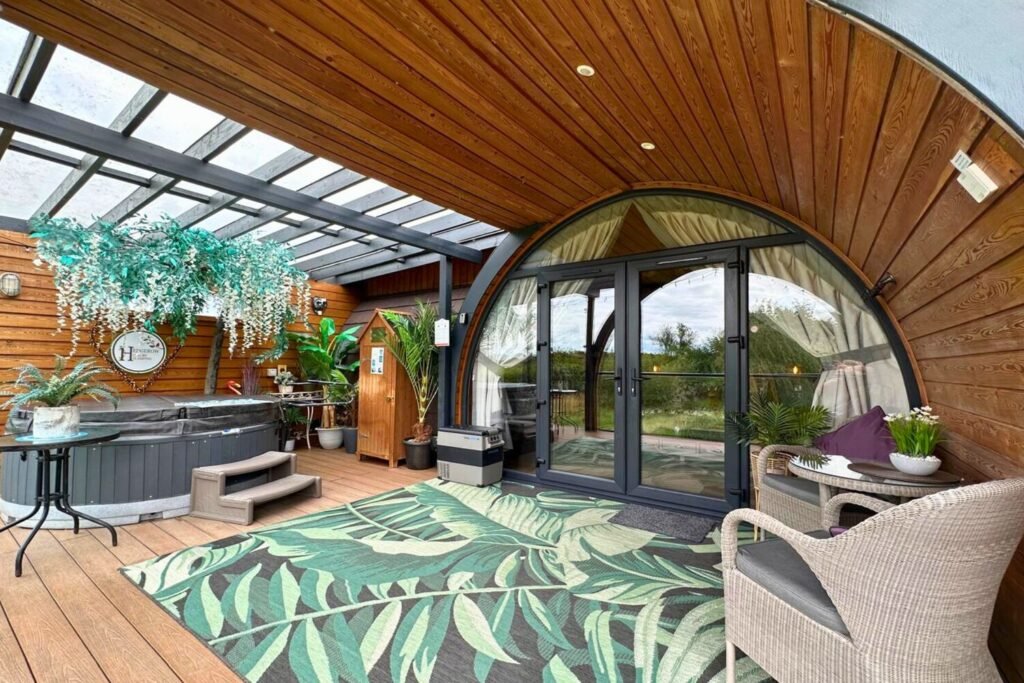 Foxglove glamping pod with hot tub in Lancashire