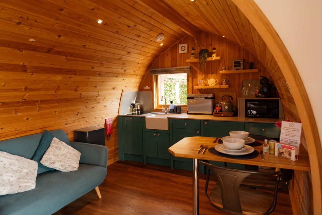 daisy glamping pod at hedgerow luxury glamping (19)