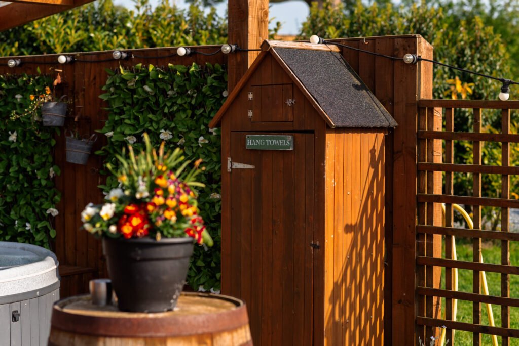 daisy glamping pod at hedgerow luxury glamping (5)
