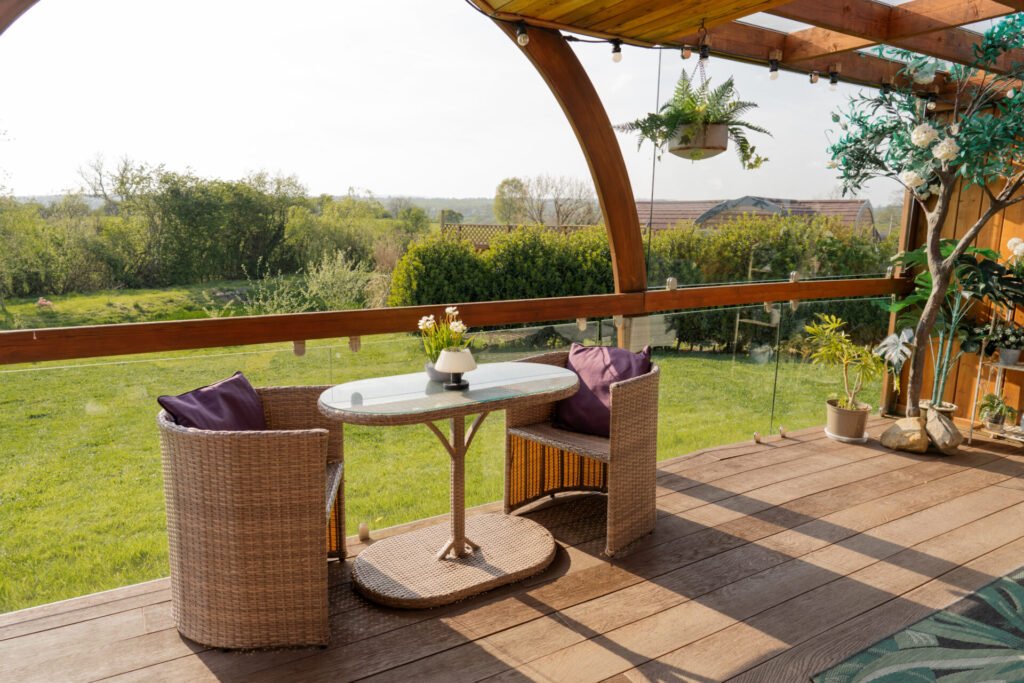 daisy glamping pod at hedgerow luxury glamping (8)