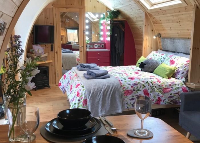 Buttercup Glamping Pod Bedroom2